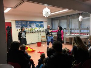 Gastspiel des Teater Kud Ljud mit der Vorstellung Gusarsko gledališče kapitana Dade (Das Piratentheater des Kapitän Dada)